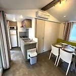 Kamp alanı Luxe 6 Persoons Chalet Camping Lei Suves Cote D'Azur Roquebrune-Sur Argens
